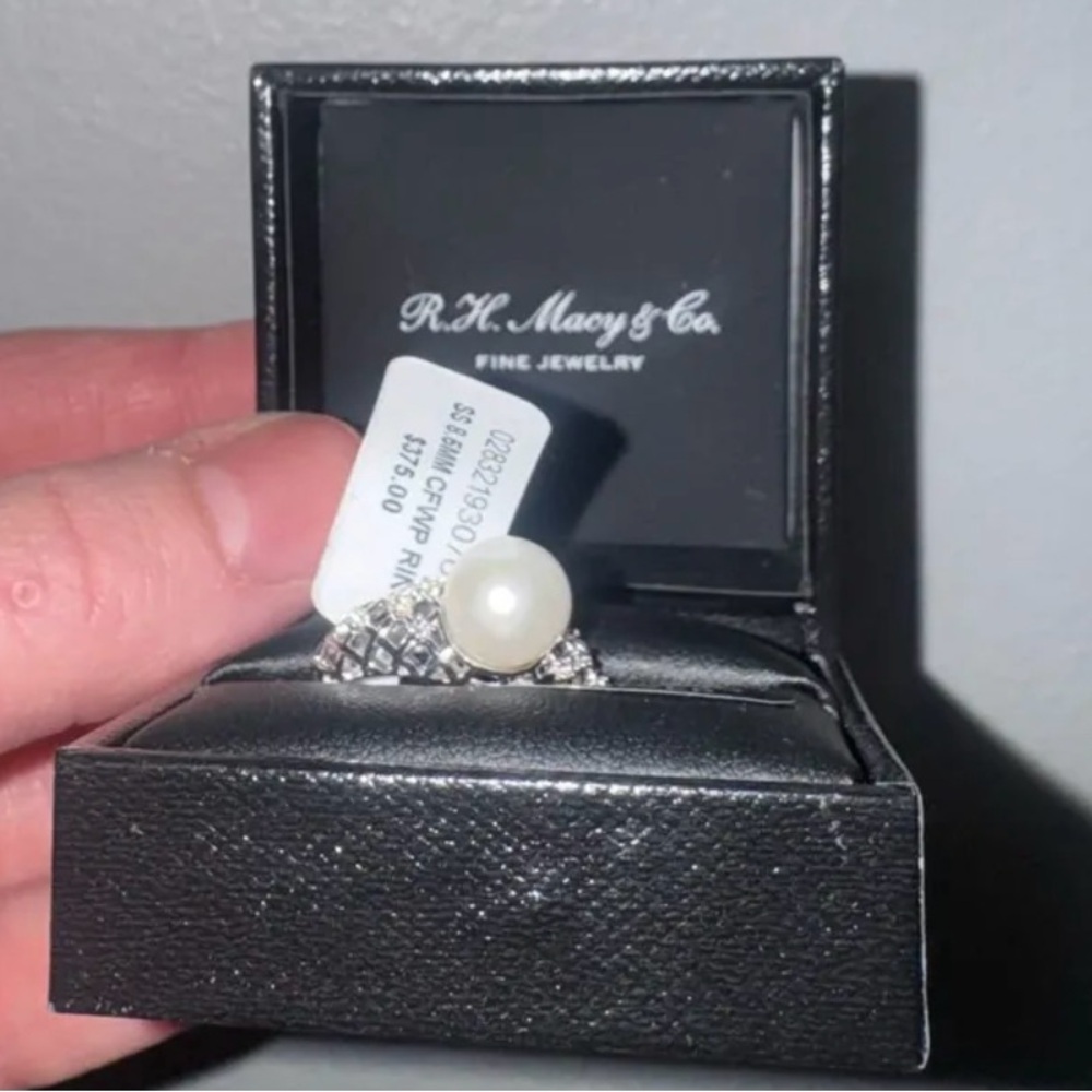 R.H. Macy Cultured Purl Ring